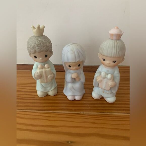 Three Precious Moments Figurines - Picture 6 of 6